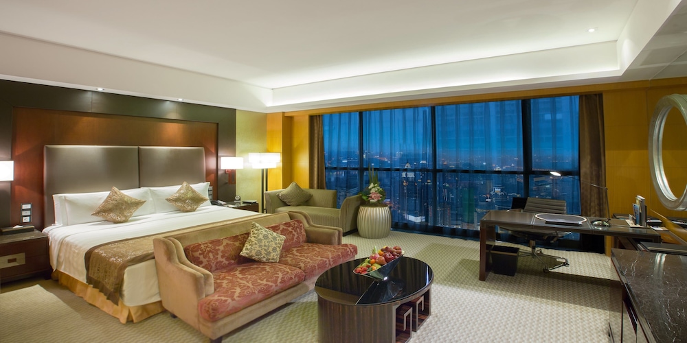 Executive Business King Room thumbnail 5