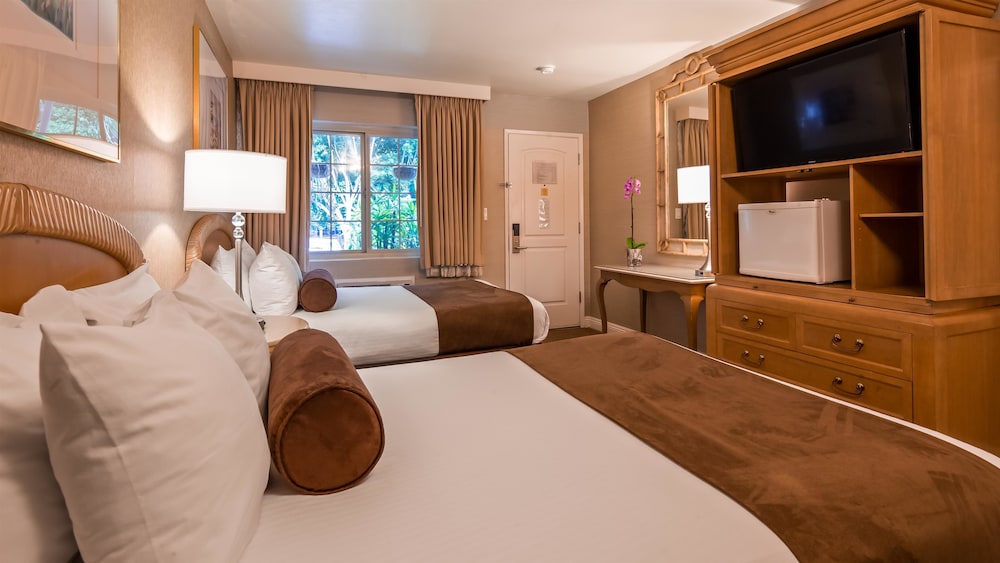 Standard Room, 2 Double Beds, Non Smoking, Refrigerator - Photo 2