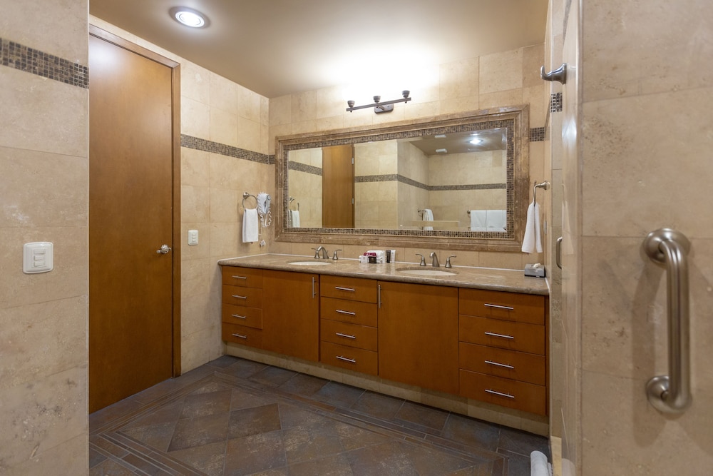 Room, 2 Bedrooms, Oceanfront photo 3