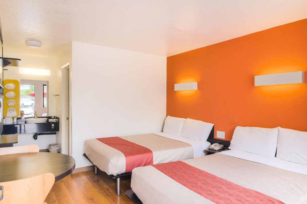 Standard Room, 2 Double Beds, Non Smoking photo 3