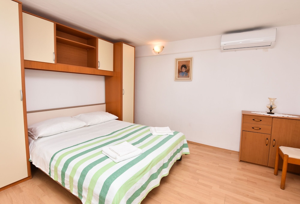 Apartment (A1)
