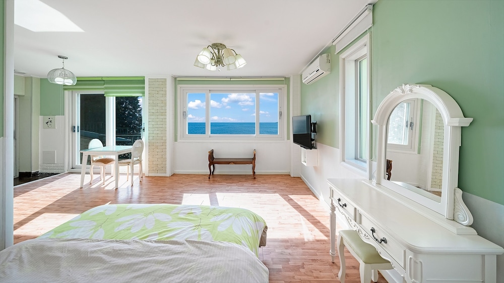 Basic Room, 1 Bedroom (Rendezvous (Spa/Ocean view))