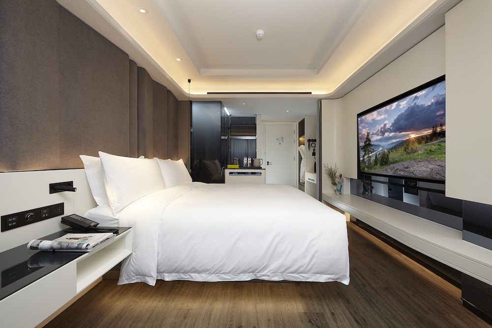 Deluxe Room, 1 King Bed