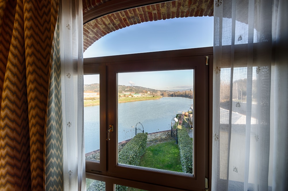 Superior Room, 1 Queen Bed, Non Smoking, River View