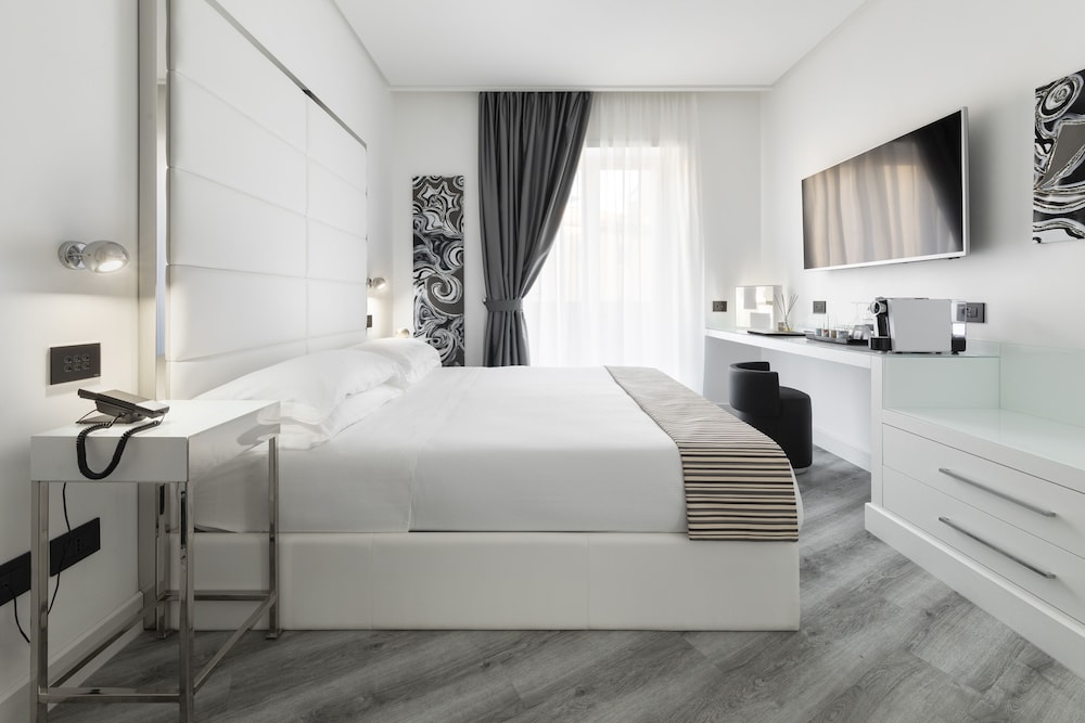 Superior Double or Twin Room - Photo 2