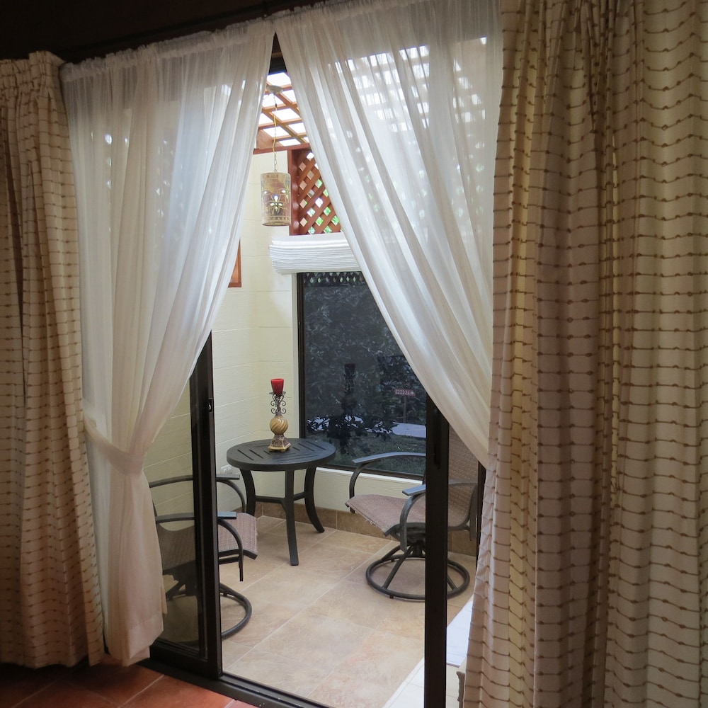 Romantic Villa, Jetted Tub - Photo 8