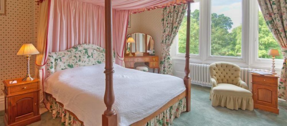 Four-poster Room photo 3