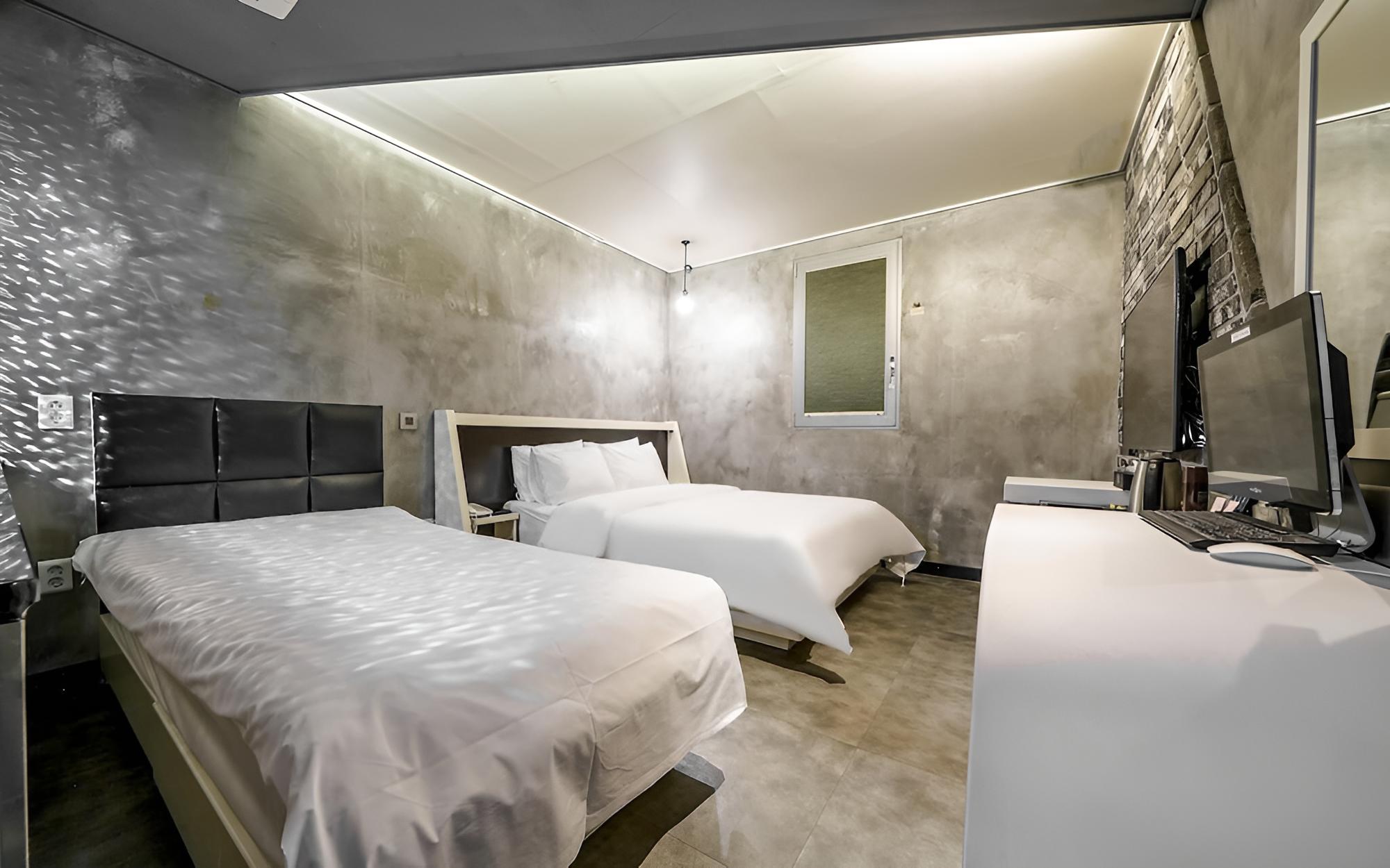 Room (Business Twin Room (OTT)) - Photo 1
