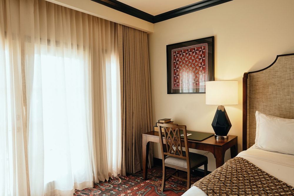 Signature Suite, 1 King Bed with Sofa bed photo 2