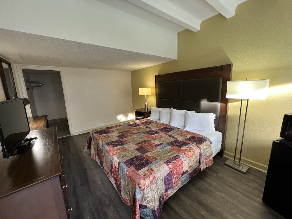 Deluxe Room, 1 King Bed, Smoking