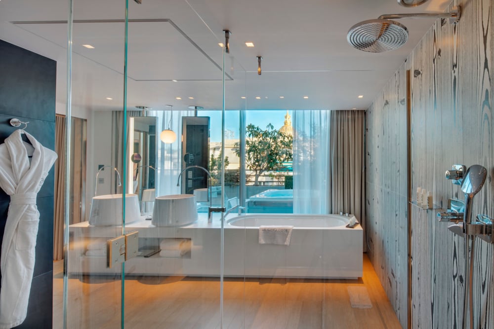 Eiffel Dome Spa Suite