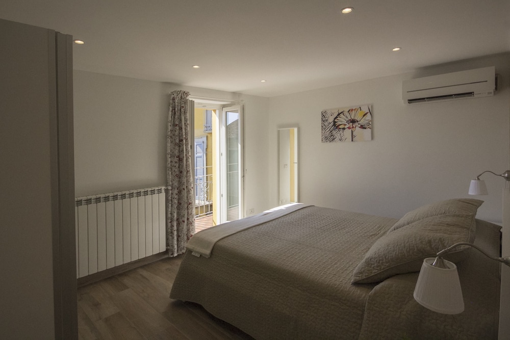 Panoramic Apartment, 2 Bedrooms, Balcony, Lake View