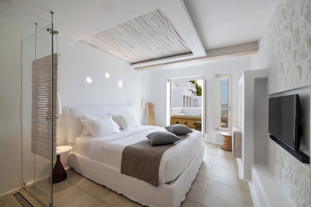 Deluxe Room, Hot Tub, Partial Sea View photo 2