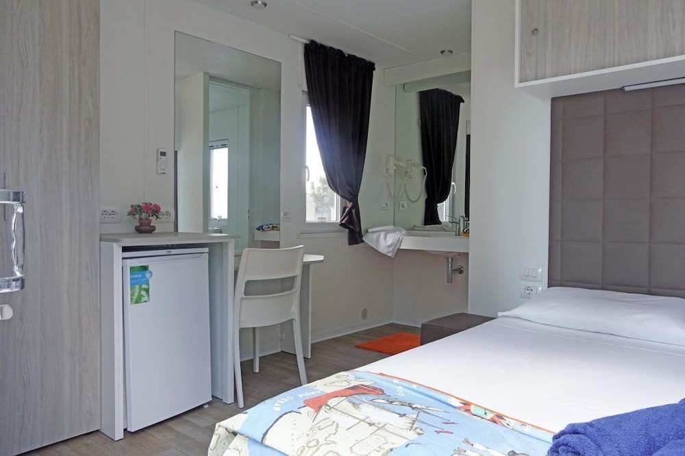 Mobile Home photo 2