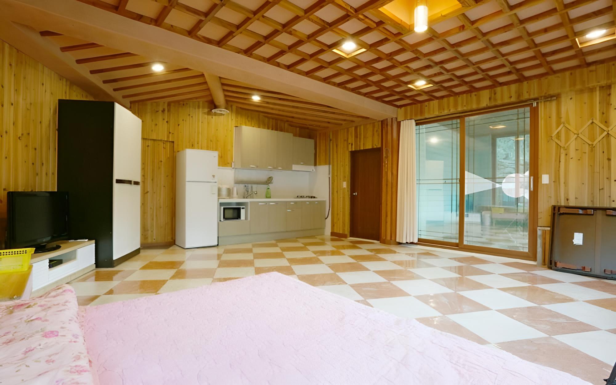 Room (Vitamin) - Photo 3