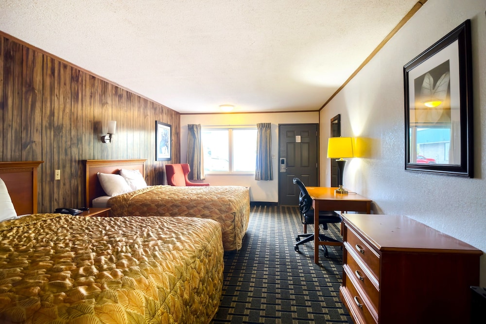 Room, 2 Queen Beds, Pool View - Photo 4