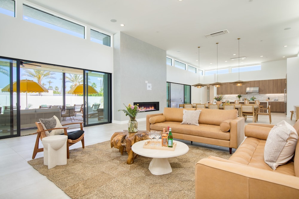 Villa photo 2