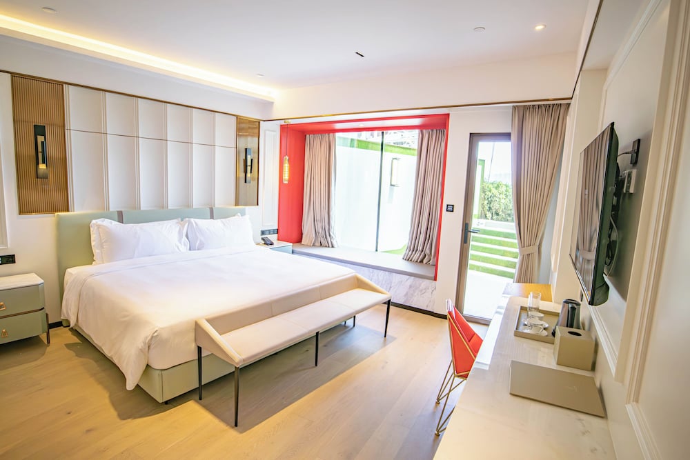 Signature Room, Non Smoking, Partial Sea View