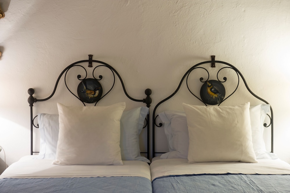 Junior Suite, 2 Bedrooms, Shared Bathroom (Bathroom shared between these 2 rooms) photo 1