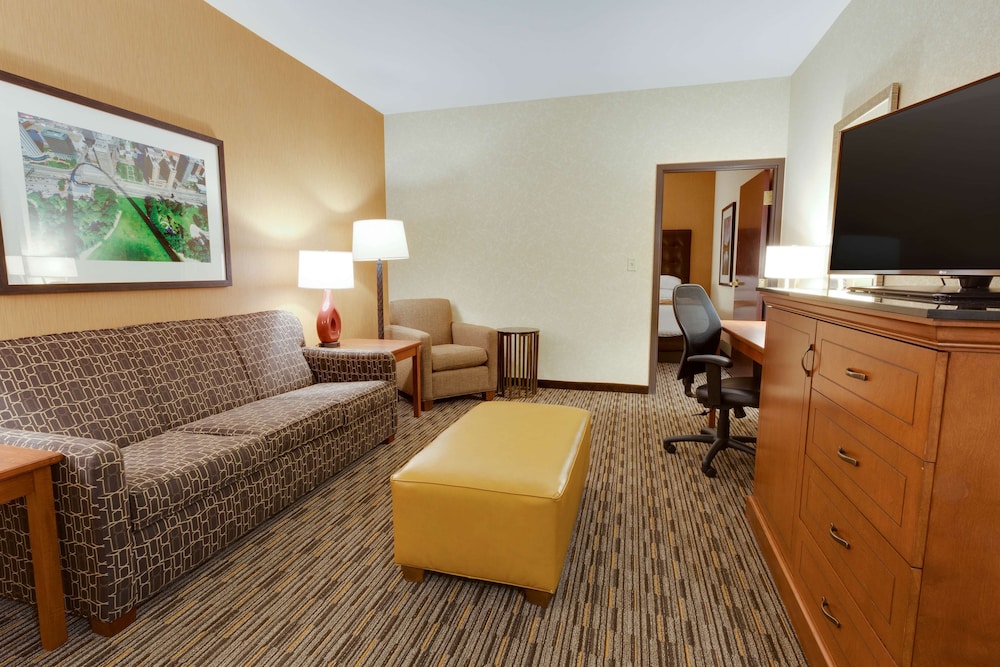 Suite, 1 King Bed with Sofa bed, Refrigerator & Microwave (Upper Floor, 2 Rooms, Sofabed) - Photo 2