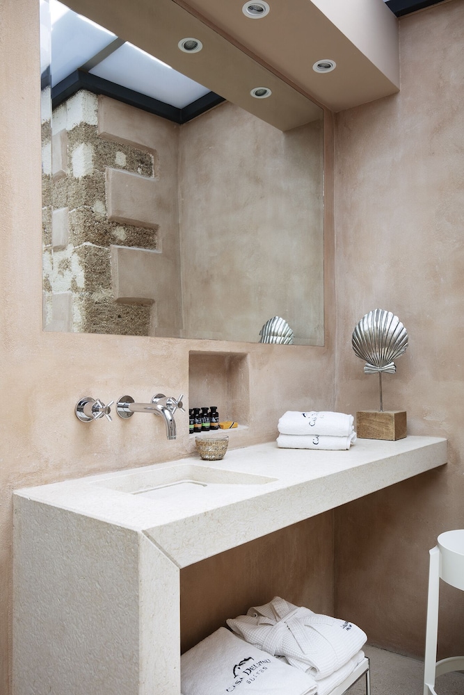 Penthouse Suite with Private Terrace & Sea View - Photo 13