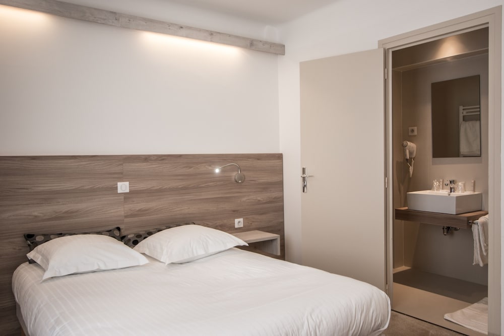 Business Double Room, 1 Double Bed, Non Smoking - Photo 6