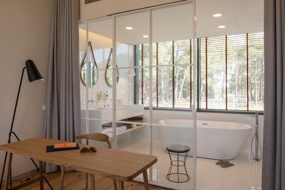 Suite - Photo 5
