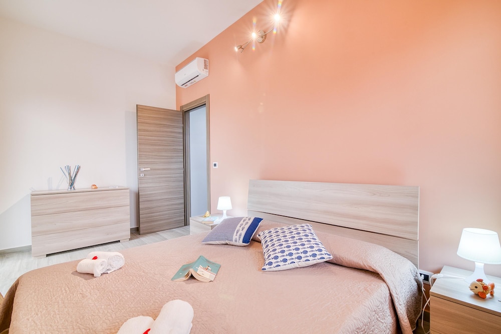 Family Apartment, Multiple Bedrooms, Sea Facing (Eclisse House Few Steps From The Sea) photo 1