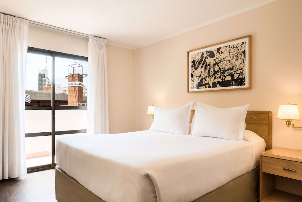 Standard Room, 1 Queen Bed photo 2