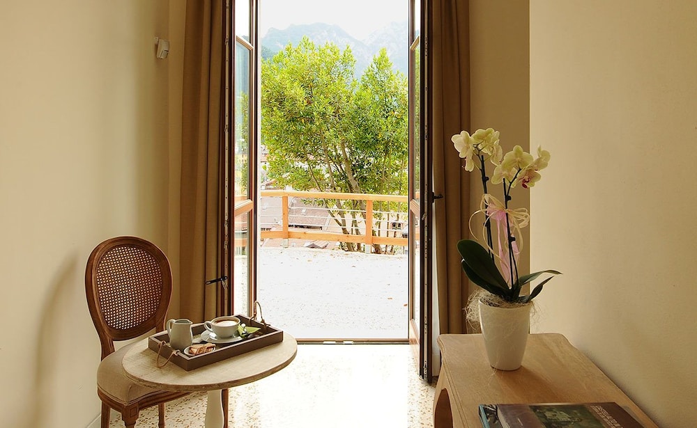 Classic Double or Twin Room, Garden View photo 2