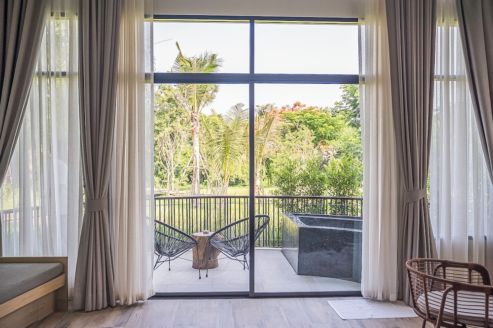 Luxury Villa - Photo 2