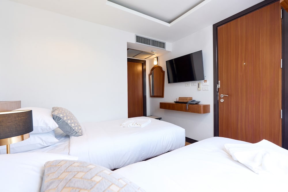 Family Studio Suite, 2 Bedrooms - Photo 8