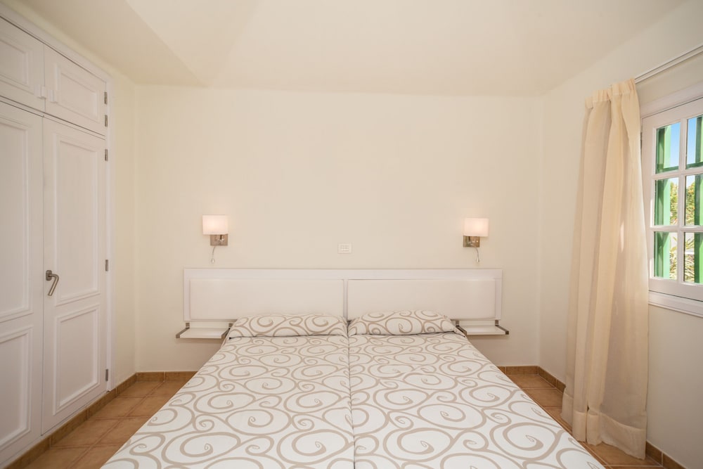 Apartment, 2 Bedrooms, Terrace - Photo 4