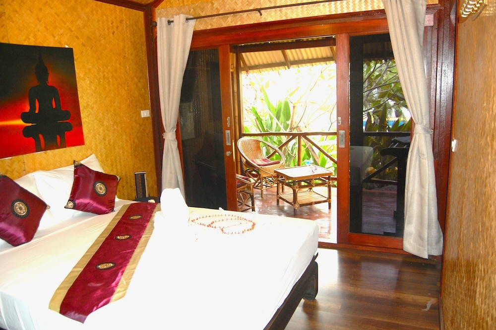 Deluxe Bungalow, 1 King Bed photo 3