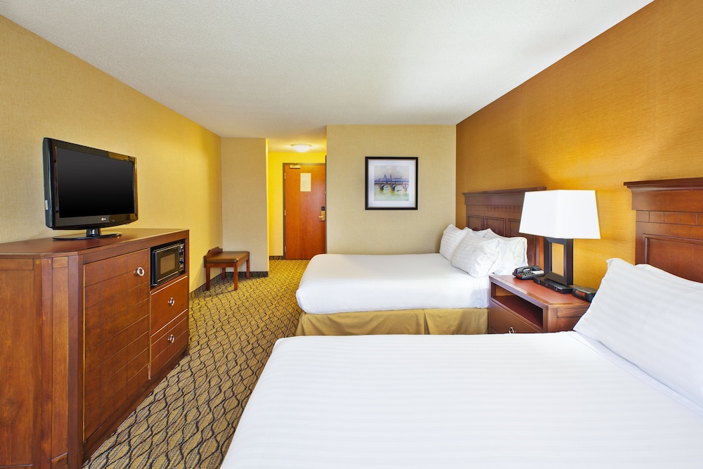 Standard Room, 2 Queen Beds - Photo 2