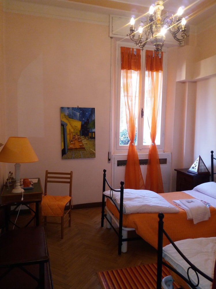 Standard Double Room, Shared Bathroom photo 3