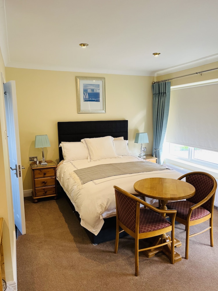 Family Room, Ensuite photo 2