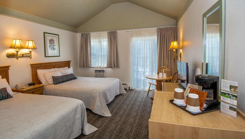 Cottage, 2 Queen Beds, River View photo 1