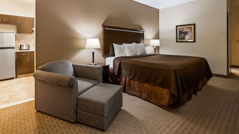 Suite, 1 King Bed, Non Smoking, Kitchenette