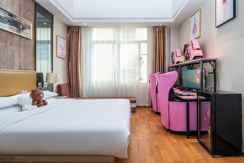 Business Room, 1 King Bed, City View