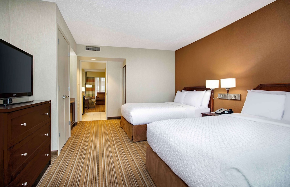 Suite, 2 Queen Beds - Photo 2