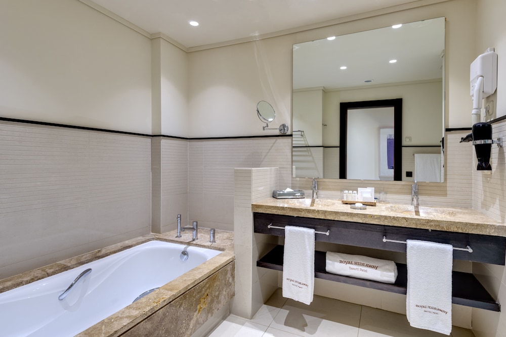 Deluxe Room - Photo 2