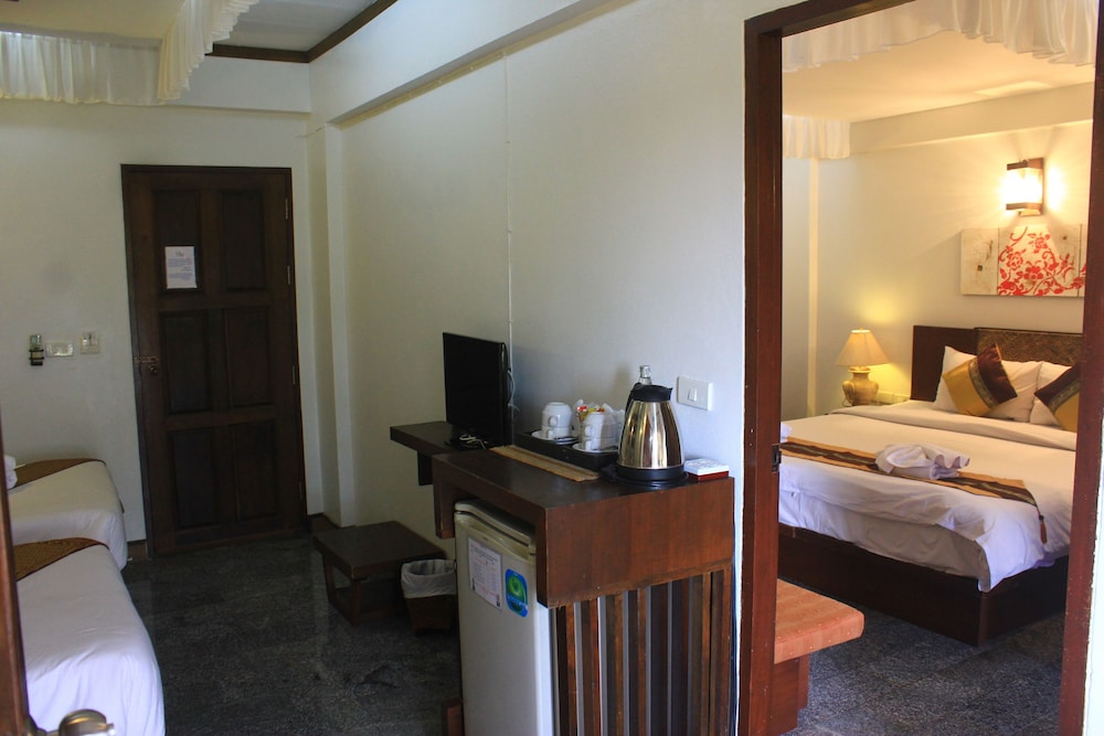 Family Room - Photo 6