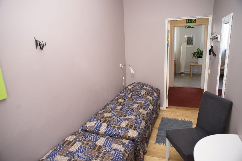 Twin Room, Shared Bathroom photo 2