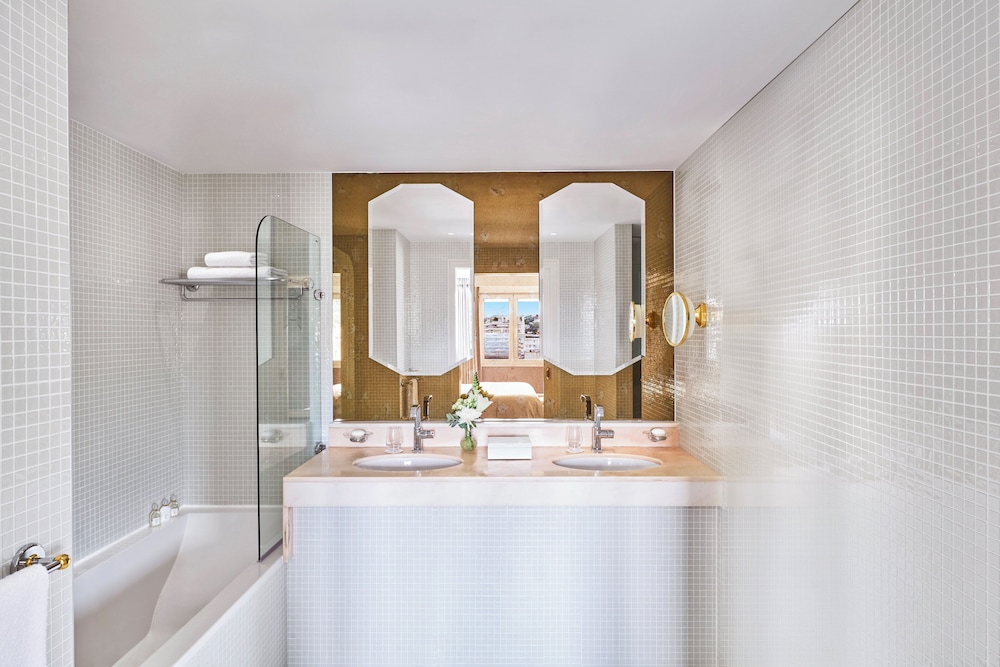 Superior Suite, Partial Sea View