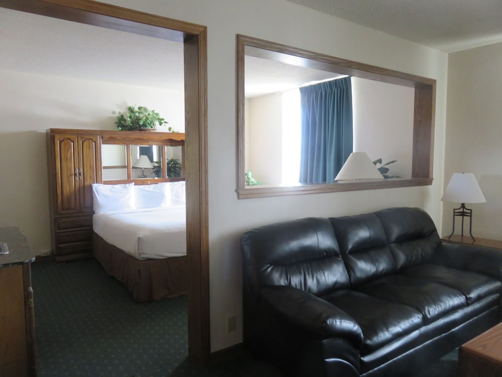 Suite, 1 King Bed, Non Smoking, Hot Tub photo 2