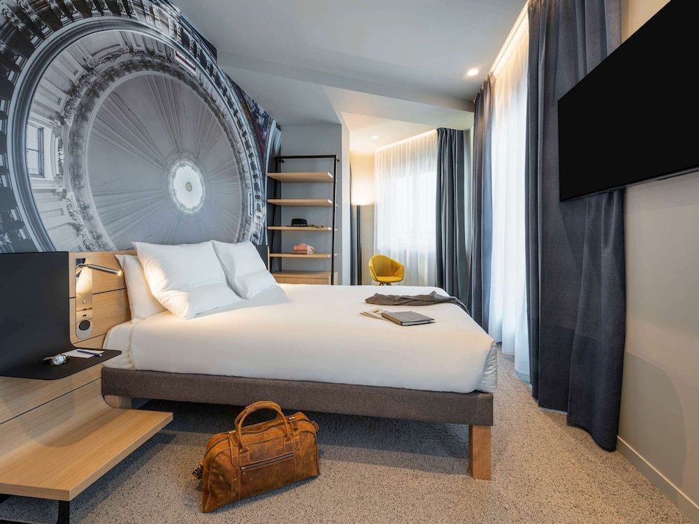 Superior Room, 1 Double Bed, Balcony (Paris rooftops view)