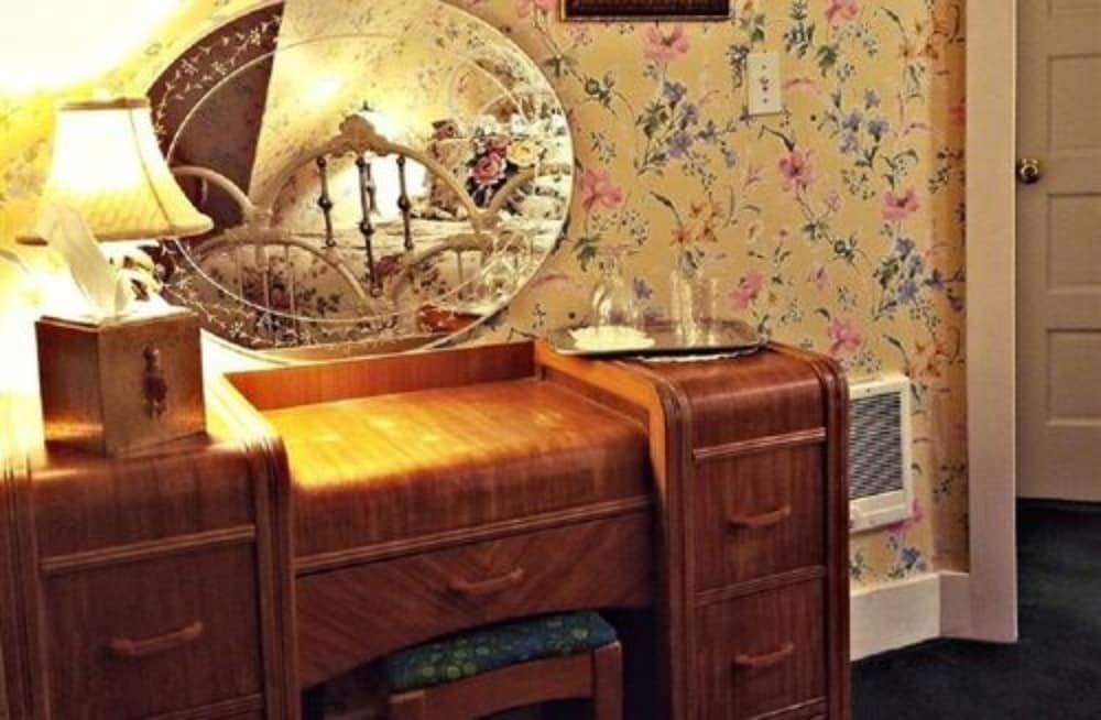 Room, Private Bathroom (Alice's Room) photo 2