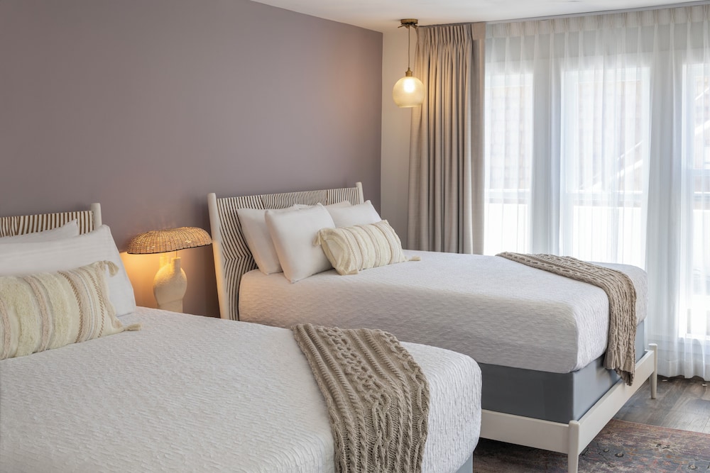 Room, 2 Queen Beds, Courtyard Area - Photo 1