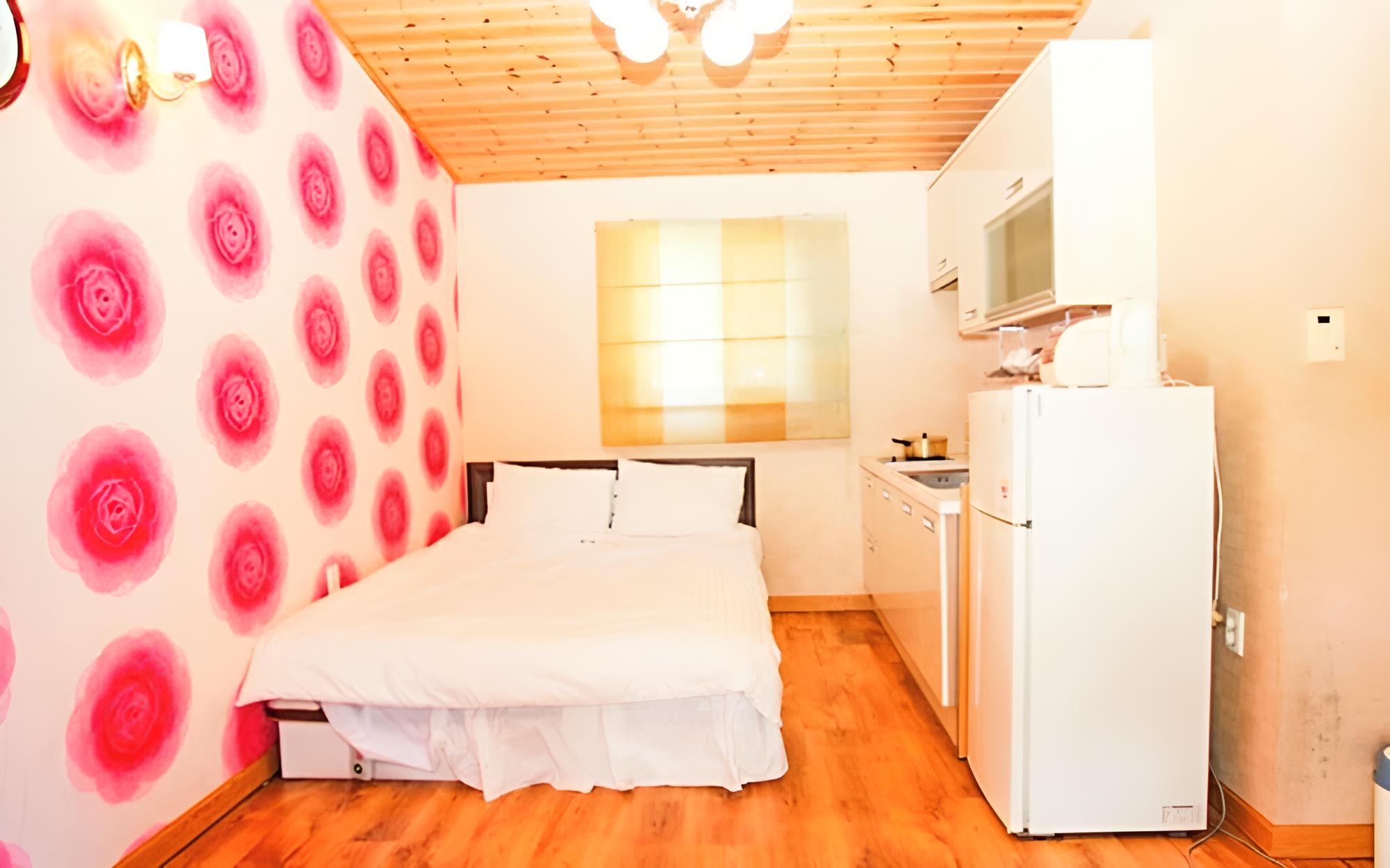 Room (Geungi's Room)